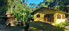 Casa com chalé agregado e cachoeira nos fundos